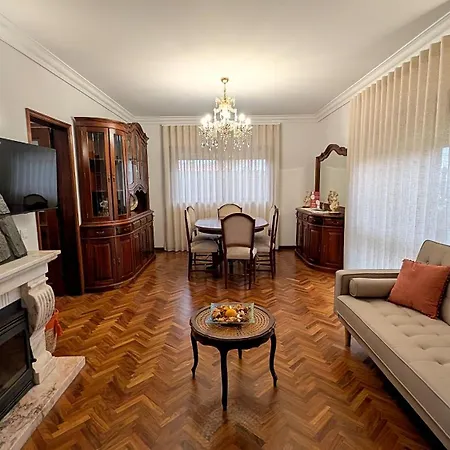 בית נופש Casa Bartolomeu - Elegant Near